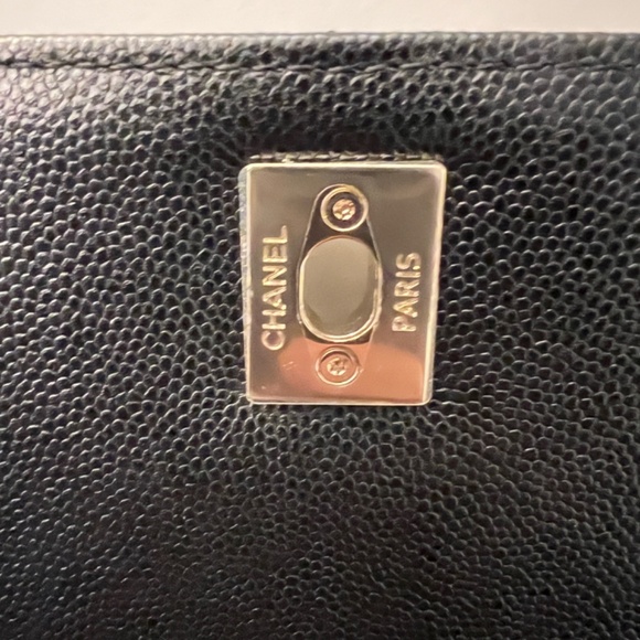 Medium Chanel with handle caviar leather - Picture 7 of 16